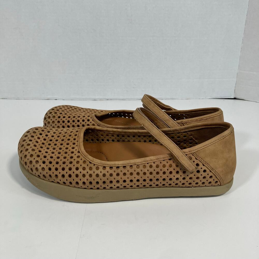 Earth Shoes Kalso Solar 3 Perforated Mary Jane Flats in Camel Comfort Shoes WORN